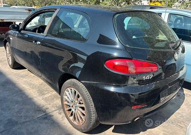ALFA ROMEO 147 per ricambi usati