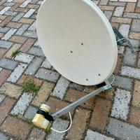 Parabola satellitare Humax con decoder
