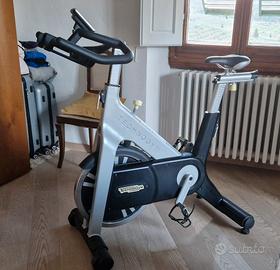 Spinning bike technogym