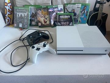XBox One S 500 GB - 2 joystick e giochi inclusi