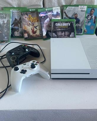 XBox One S 500 GB - 2 joystick e giochi inclusi
