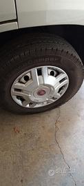 Cerchi completi di gomme 215 70 15C
