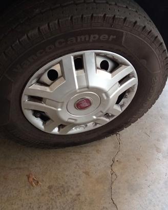 Cerchi completi di gomme 215 70 15C