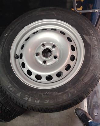 gomme con cerchi in ferro VW 