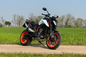 KTM Duke 890 R con garanzia ufficiale e tech pack