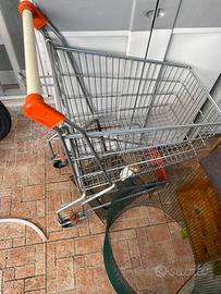 Vari oggetti per negozi