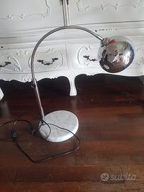 Lampada da tavolo Kare design