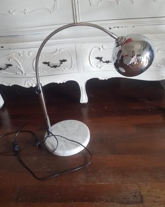 Lampada da tavolo Kare design