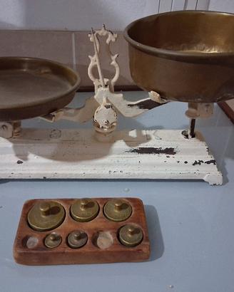 bilancia in ghisa vintage 