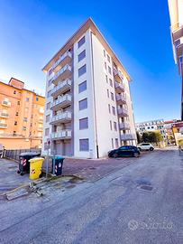 Trilocale/60m dal mare/p.auto/4 pax/18.04-30.05