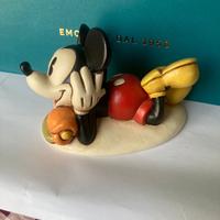 Topolino disteso con tulipano Thun Disney
