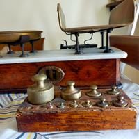 Peso di un vecchio negozio di alimentari