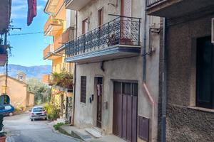 Appartamento con garage e magazzino