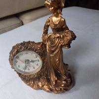 Orologio da tavolo in resina dama con cestino 