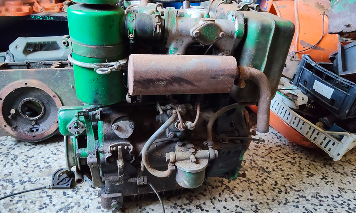 Parti di ricambio agricoli usati e nuovi trattori