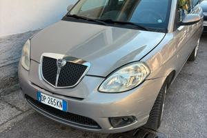 Lancia y