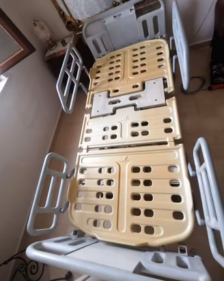 Letto ospedaliero elettrico