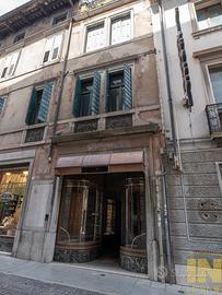 Affascinante negozio in centro storico