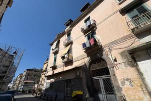 2 LOCALI A CASTELLAMMARE DI STABIA