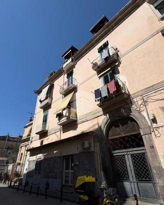 2 LOCALI A CASTELLAMMARE DI STABIA