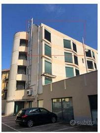 Immobile in asta di 110 m² con 3 locali e box auto