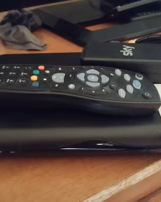 TV SAT CON DECODER SKY PER CANALI RAI E MEDIASET