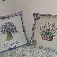 2 cuscini nuovi  (+ 3 in omaggio)