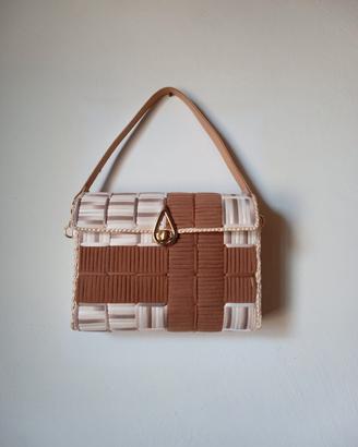 borsa a spalla lavorata a mano