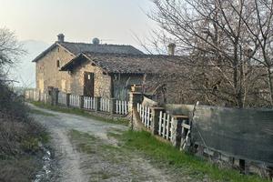 Rustico / Casale di 390 m² con più di 5 locali e b
