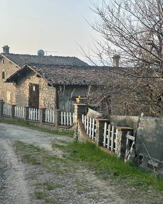 Rustico / Casale di 390 m² con più di 5 locali e b