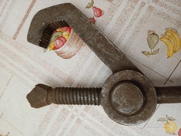 Antico utensile da lavoro in ferro