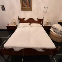 Letto matrimoniale in legno / con comodini