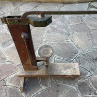 Antica tappatrice manuale in legno