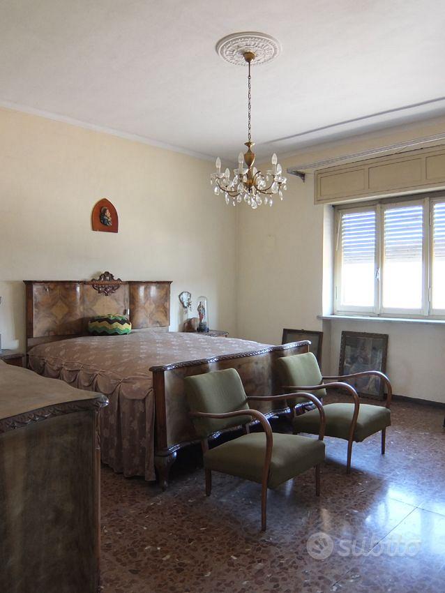 CAPANNONI CON CASA PRIVATA E TERRENO DI PERTINENZA - Vista 2