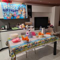 Torta finta e addobbi compleanno Bluey