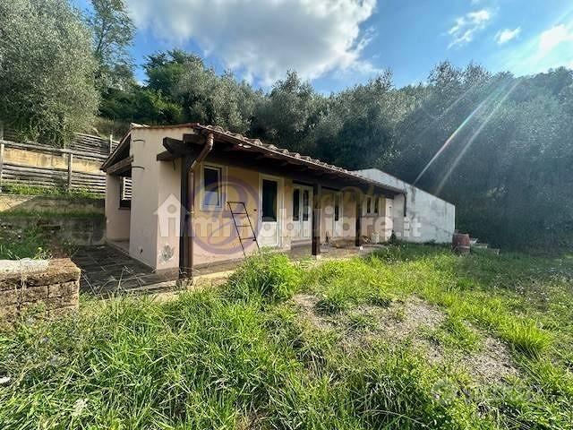 Rustico / Casale di 215 m² con più di 5 locali a C - Vista 5