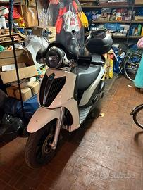 moto CARNABY 300 del 2009