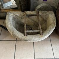 Lavandino mangiatoia in pietra