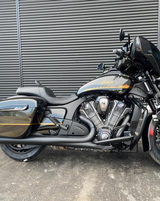 Indian Chieftain Elite Bronze metallic w Gold Stri