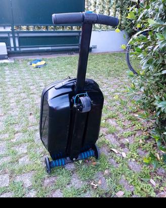 monopattino con trolley incorporato 