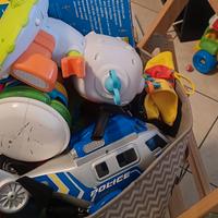 giocattoli assortiti 