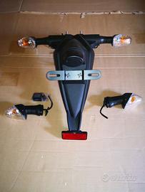 Kawasaki Z750: parafango posteriore e frecce