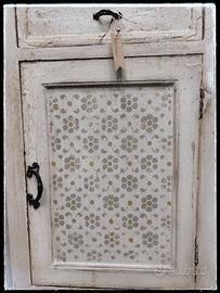 Mobiletto/comodino decorato