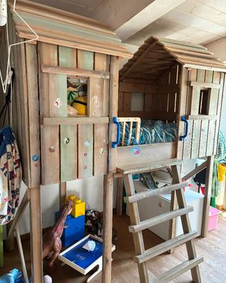 Letto a casetta in legno