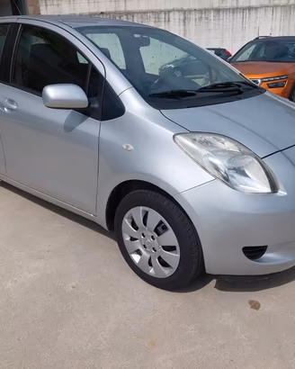 Toyota Yaris 1.0 benzina 5 porte Sol