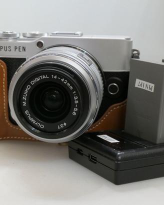 Olympus PEN E-P7 + Obiettivo M.Zuiko 14-42mm EZ Us
