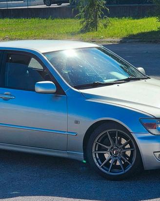 Lexus IS200 restyling/manuale