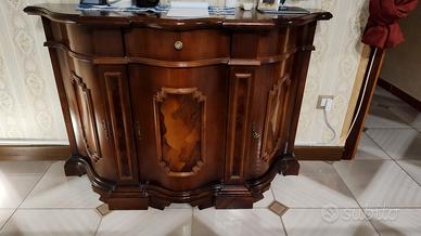 Credenza lavorata a mano
