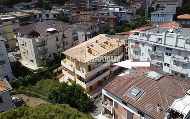 APPARTAMENTO CON 2 CAMERE, TERRAZZO VISTA MARE E C