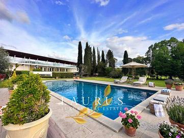 Villa di 600 m² con più di 5 locali e box auto dop